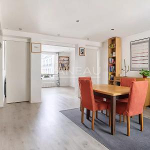 Appartement familial lumineux traversant cour et jardin -