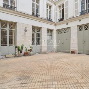 Appartement familial lumineux traversant cour et jardin -