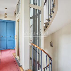 Appartement familial lumineux traversant cour et jardin -