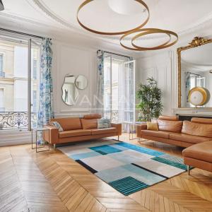 Paris VIIIe - Entre le parc Monceau et les Champs Elysées- Appartement rénové et climatisé.