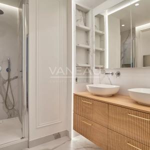 Paris VIIIe - Entre le parc Monceau et les Champs Elysées- Appartement rénové et climatisé.