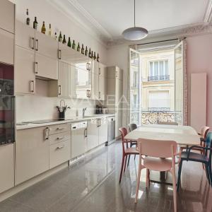 Paris VIIIe - Entre le parc Monceau et les Champs Elysées- Appartement rénové et climatisé.