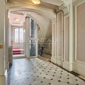 Paris VIIIe - Entre le parc Monceau et les Champs Elysées- Appartement rénové et climatisé.