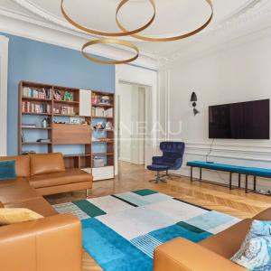Paris VIIIe - Entre le parc Monceau et les Champs Elysées- Appartement rénové et climatisé.