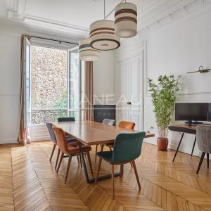 Paris VIIIe - Entre le parc Monceau et les Champs Elysées- Appartement rénové et climatisé.
