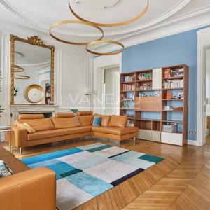 Paris VIIIe - Entre le parc Monceau et les Champs Elysées- Appartement rénové et climatisé.