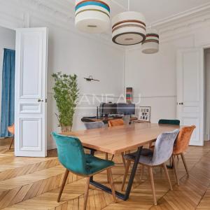 Paris VIIIe - Entre le parc Monceau et les Champs Elysées- Appartement rénové et climatisé.