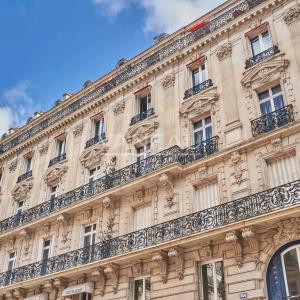 Paris VIIIe - Entre le parc Monceau et les Champs Elysées- Appartement rénové et climatisé.