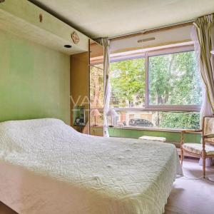 Paris XVe - Cambronne - Appartement quatre pièces avec balcon
