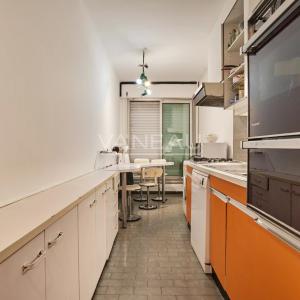 Paris XVe - Cambronne - Appartement quatre pièces avec balcon
