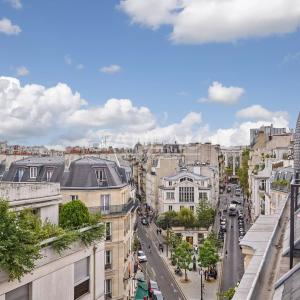 Vavin - Ensemble de trois chambres de service offrant 23,11 m² Loi Carrez et 28,38 m² au sol