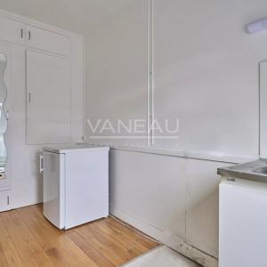 Vavin - Ensemble de trois chambres de service offrant 23,11 m² Loi Carrez et 28,38 m² au sol