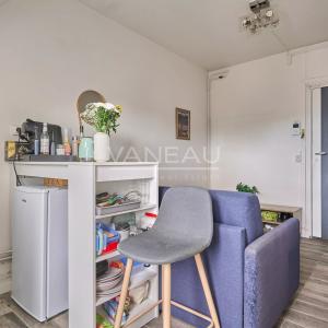 Vavin - Ensemble de trois chambres de service offrant 23,11 m² Loi Carrez et 28,38 m² au sol