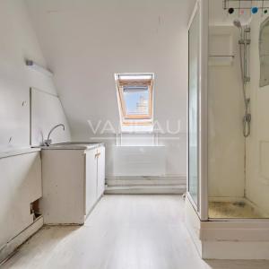 Vavin - Ensemble de trois chambres de service offrant 23,11 m² Loi Carrez et 28,38 m² au sol