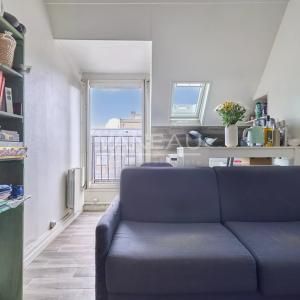 Vavin - Ensemble de trois chambres de service offrant 23,11 m² Loi Carrez et 28,38 m² au sol