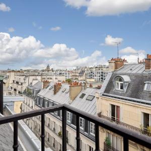 Vavin - Ensemble de trois chambres de service offrant 23,11 m² Loi Carrez et 28,38 m² au sol