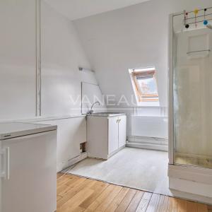 Vavin - Ensemble de trois chambres de service offrant 23,11 m² Loi Carrez et 28,38 m² au sol