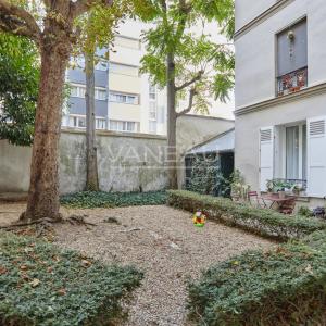 PARIS XVe - Volontaires : Appartement trois pièces au calme