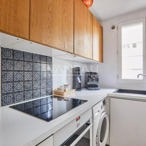PARIS XVe - Volontaires : Appartement trois pièces au calme