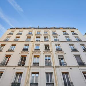 PARIS XVe - Volontaires : Appartement trois pièces au calme