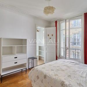 PARIS XVe - Appartement trois pièces charme ancien