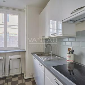 PARIS XVe - Appartement trois pièces charme ancien