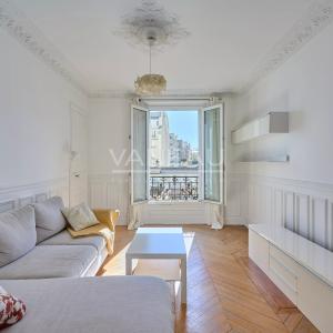 PARIS XVe - Appartement trois pièces charme ancien