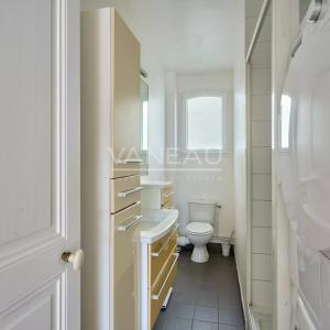 PARIS XVe - Appartement trois pièces charme ancien