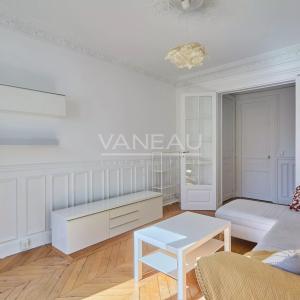 PARIS XVe - Appartement trois pièces charme ancien