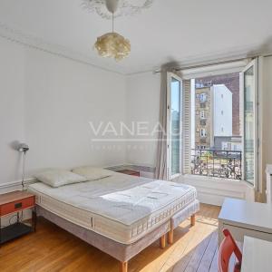 PARIS XVe - Appartement trois pièces charme ancien