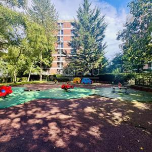 Résidence de standing - 4 pièces avec terrasse - piscine et tennis.