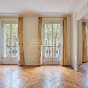PARIS VII - Suffren / Ségur : Appartement familial aux beaux volumes