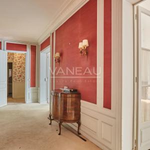 PARIS VII - Suffren / Ségur : Appartement familial aux beaux volumes