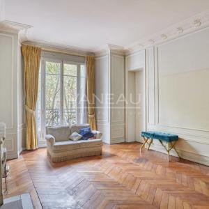 PARIS VII - Suffren / Ségur : Appartement familial aux beaux volumes