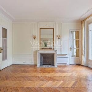 PARIS VII - Suffren / Ségur : Appartement familial aux beaux volumes