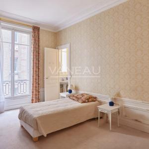 PARIS VII - Suffren / Ségur : Appartement familial aux beaux volumes