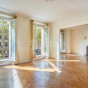PARIS VII - Suffren / Ségur : Appartement familial aux beaux volumes