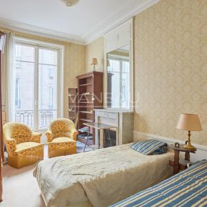 PARIS VII - Suffren / Ségur : Appartement familial aux beaux volumes