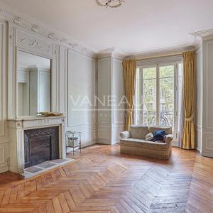 PARIS VII - Suffren / Ségur : Appartement familial aux beaux volumes