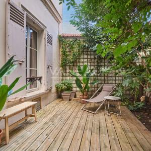 PARIS XVe - CAMBRONNE : Charmante maison avec cour arborée