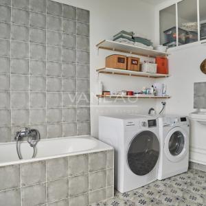 PARIS XVe - CAMBRONNE : Charmante maison avec cour arborée