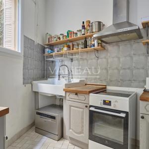 PARIS XVe - CAMBRONNE : Charmante maison avec cour arborée