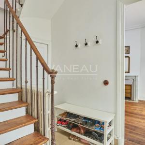 PARIS XVe - CAMBRONNE : Charmante maison avec cour arborée