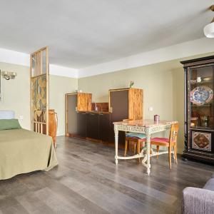 Paris V – Rue Claude Bernard – Studio avec Balcon