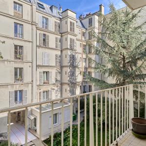 Paris V – Rue Claude Bernard – Studio avec Balcon