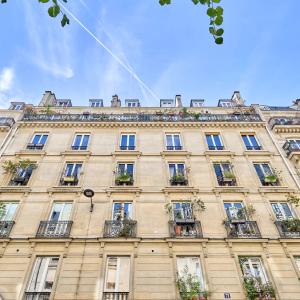 Paris V – Rue Claude Bernard – Studio avec Balcon