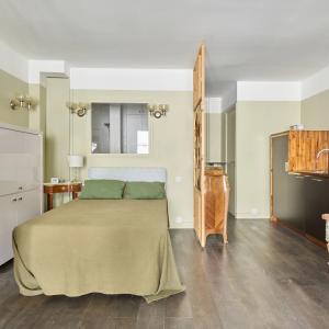 Paris V – Rue Claude Bernard – Studio avec Balcon