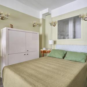 Paris V – Rue Claude Bernard – Studio avec Balcon