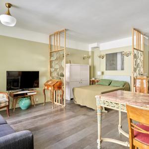 Paris V – Rue Claude Bernard – Studio avec Balcon