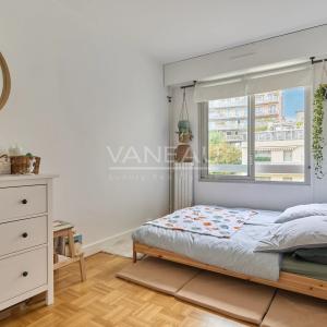 Neuilly - Trois pièces ensoleillé et calme avec balcon
